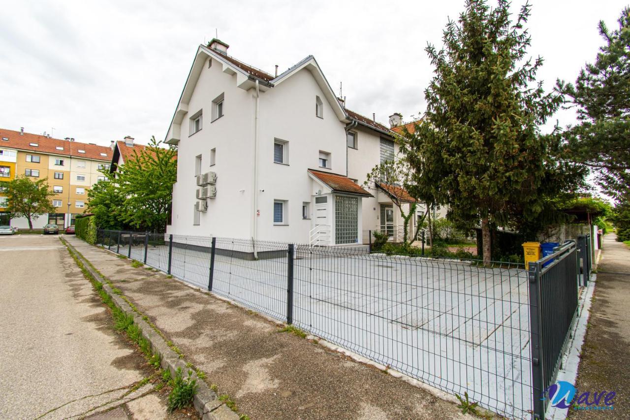 Modern Apartments Wave Near The Airport Velika Gorica Exterior photo